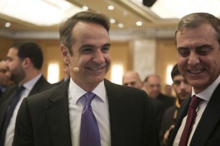 Ο Μητσοτάκης στη Νέα Σμύρνη και η ατάκα της κυρίας με το καρότσι