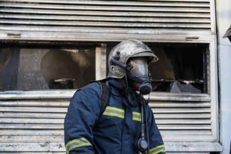 Απεγκλωβισμός ηλικιωμένου από φλεγόμενο διαμέρισμα στα Διαβατά