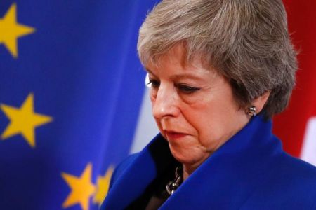 Βρετανία: Η Μέι εξετάζει αν θα αναβάλει την ψηφοφορία για το Brexit