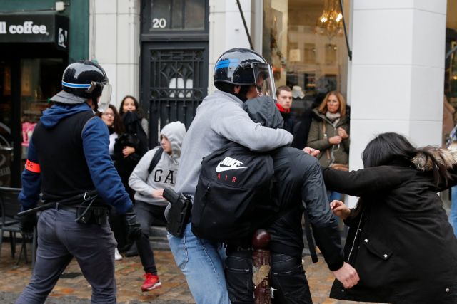 Γαλλία: Σοκαρισμένος ο υπουργός από την εικόνα των συλληφθέντων μαθητών