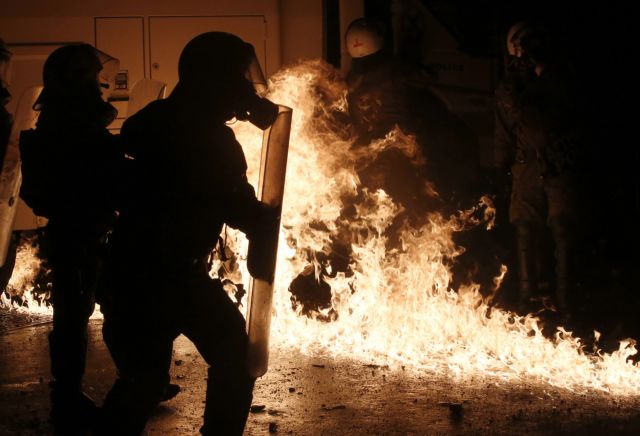 Επεισόδια στα Εξάρχεια: Στον εισαγγελέα οι 13 συλληφθέντες