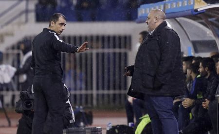 Ένα μήνα απαγόρευση εισόδου στον Καραπαπά