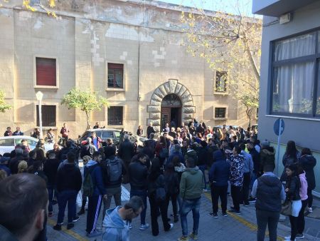 Δολοφονία φοιτήτριας : Επιχείρησαν να λιντσάρουν τους κατηγορούμενους