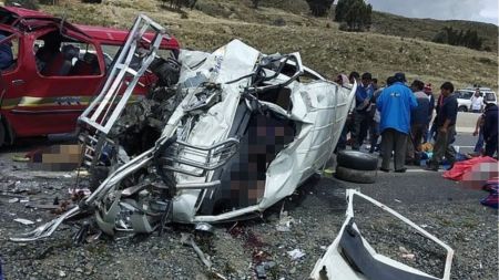 Βολιβία: 17 νεκροί από σύγκρουση λεωφορείων