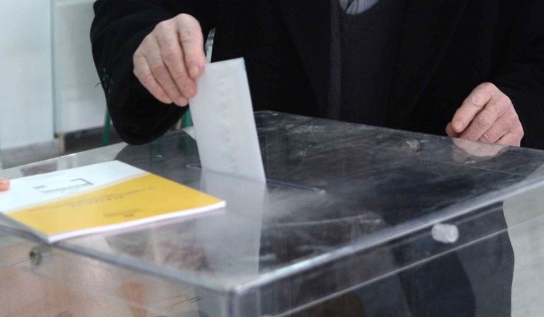 Προβάδισμα ΝΔ έναντι ΣΥΡΙΖΑ – Πρόωρες εκλογές θέλει το 62%