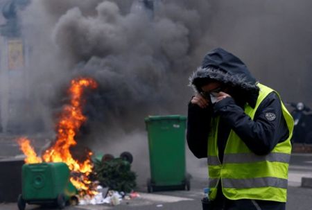 Ο Γάλλος ΥΠΕΞ ανησυχεί για τη γαλλική δημοκρατία και τους θεσμούς της