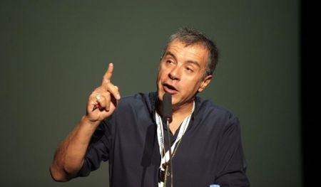 Θεοδωράκης: Η «κατάργηση του κομματικού κράτους» η κύρια αναπτυξιακή πρόταση για τη χώρα