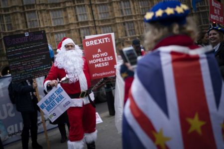 Μέι: Ανέβαλε την ψηφοφορία για το Brexit – Θέλει διασφάλιση για τα ιρλανδικά σύνορα