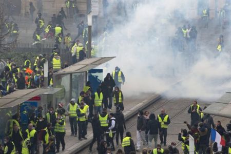 Γαλλία – Λεμέρ: Τα «κίτρινα γιλέκα» χτύπησαν και την ανάπτυξη