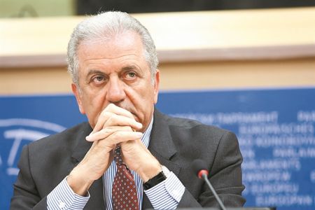 Αβραμόπουλος: «Το κύμα μπορεί να γίνει τσουνάμι»