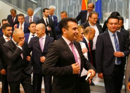 Zaev, Tsipras in ‘constant contact’ after FYROM PM’s irredentist remarks