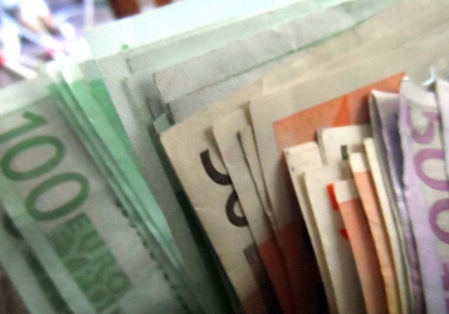 Δώρο Χριστουγέννων ΟΑΕΔ: Πότε καταβάλλεται – Τι ισχύει για ανέργους