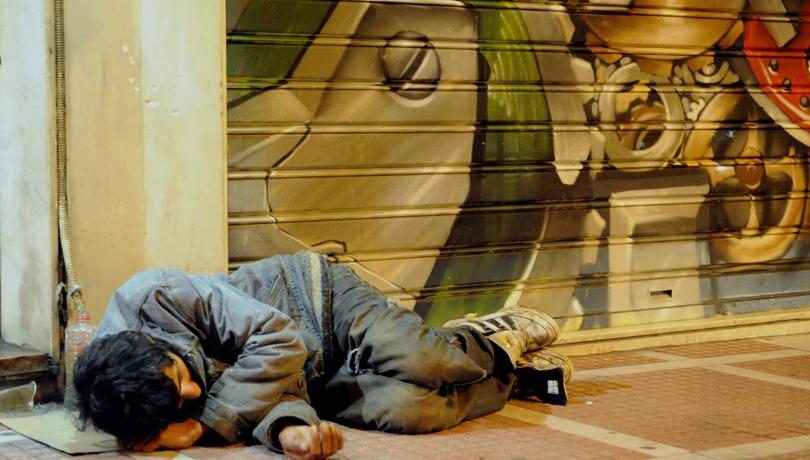 Θερμαινόμενοι χώροι για τους άστεγους από τους δήμους Αθηναίων και Πειραιά