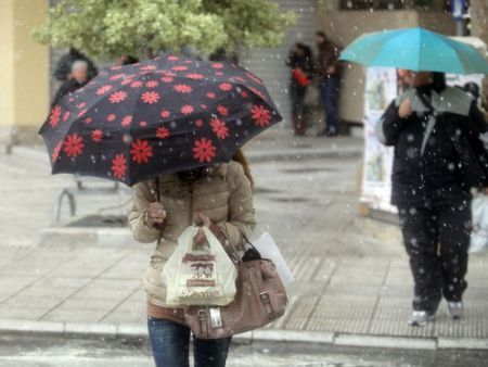 Τσουχτερό κρύο και χιονοπτώσεις σήμερα Τρίτη