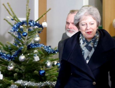 Βρετανία: Στο προσκήνιο πρόταση μομφής κατά της Μέι