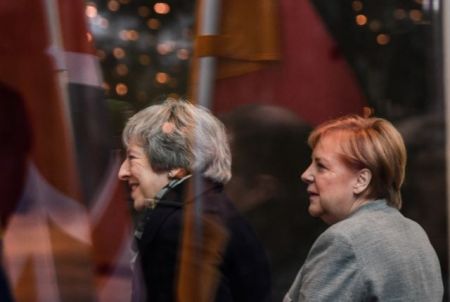 Βρετανία – Μέι: Με την πλάτη στον τοίχο η βρετανίδα πρωθυπουργός