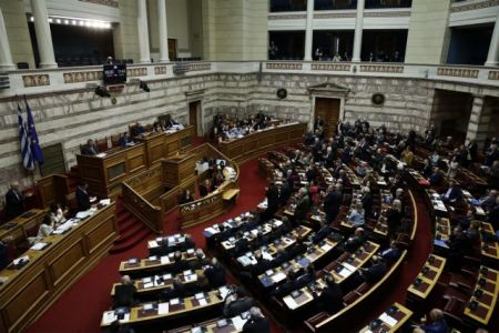 Βουλή: Ψηφίστηκε η ακύρωση του μέτρου της μείωσης των συντάξεων