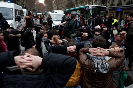 Γαλλία: Μαθητές και φοιτητές στους δρόμους για τα υψηλά δίδακτρα