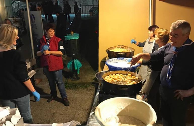 Με λουκουμάδες «πλημμύρισε» η Κέρκυρα ενόψει της γιορτής του Πολιούχου Αγίου Σπυρίδωνα