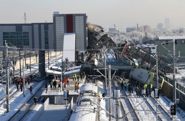 Σύγκρουση τρένων στην Αγκυρα: Στους 7 οι νεκροί – Ερευνα για τα αίτια του δυστυχήματος