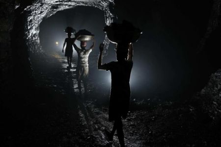 Ινδία: Εργάτες εγκλωβίστηκαν σε ανθρακωρυχείο