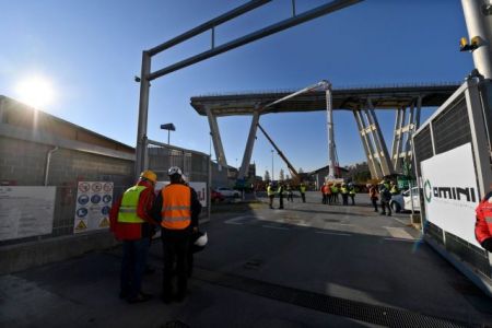 Ιταλία: Κατεδαφίζεται η γέφυρα τέσσερις μήνες μετά τη πολύνεκρη τραγωδία