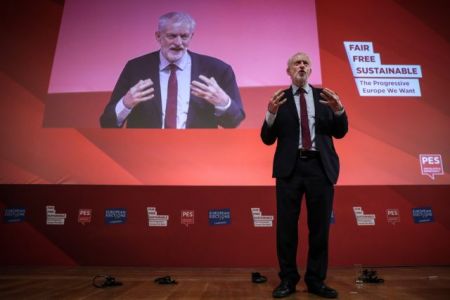 Κόρμπιν – Βρετανία: Πρόταση δυσπιστίας κατά της Μέι