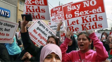 Νέο Δελχί: Στο νοσοκομείο τρίχρονο κοριτσάκι που βιάστηκε από γείτονα