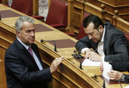 «Κόντρα» Βορίδη – Παππά με φόντο την επίθεση στον «Σκάι»