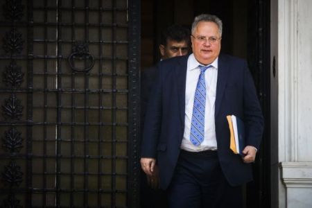 Με μυστικότητα