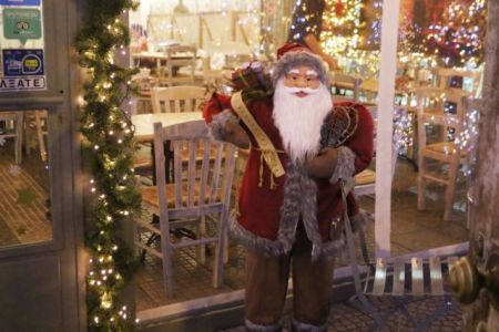 Most Greeks say recession alive and kicking, worried about job security