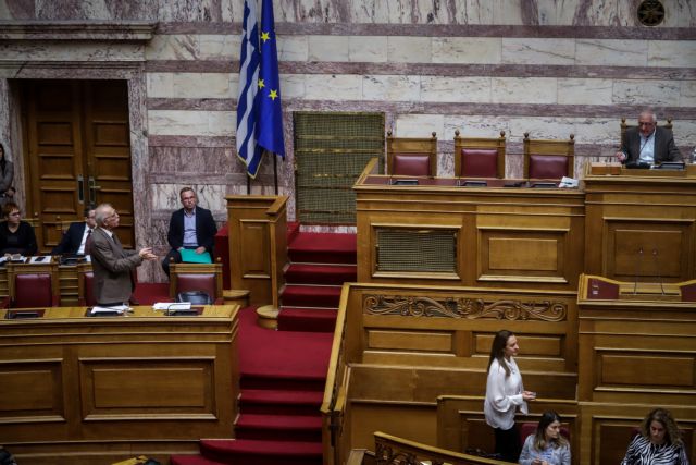 Η «βροχή» τροπολογιών προκαλεί κύμα αντιδράσεων της αντιπολίτευσης