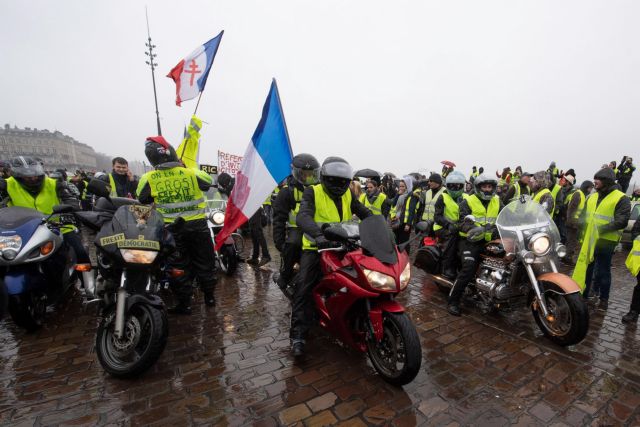 Γαλλία – «Κίτρινα Γιλέκα»: Στους εννέα οι νεκροί από τις διαδηλώσεις
