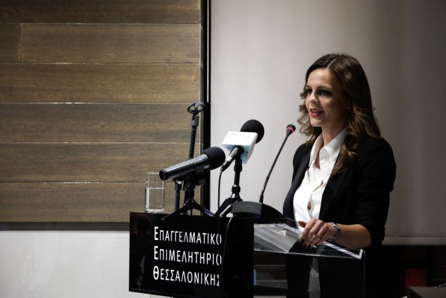 Αχτσιόγλου : Μείωση εισφορών για 250.000 μη μισθωτούς