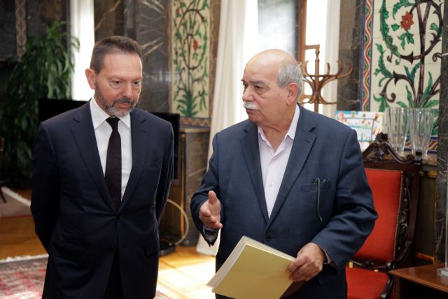 Stournaras presents Parliament with Decalogue of economic reforms needed for recovery