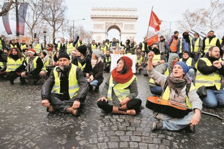 Νέες συγκεντρώσεις των Κίτρινων Γιλέκων σε γαλλικές πόλεις