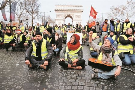 Νέες συγκεντρώσεις των Κίτρινων Γιλέκων σε γαλλικές πόλεις
