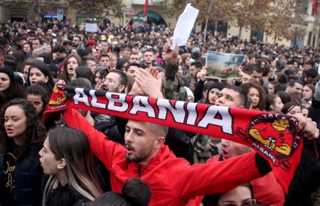 Ο Εντι Ράμα απαγόρευσε τον τζόγο στην Αλβανία