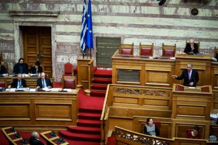 Βουλή: Εξηγήσεις για τον Πετσίτη δίνουν υπουργοί – Γεωργιάδης: Θα πάτε στο ειδικό δικαστήριο