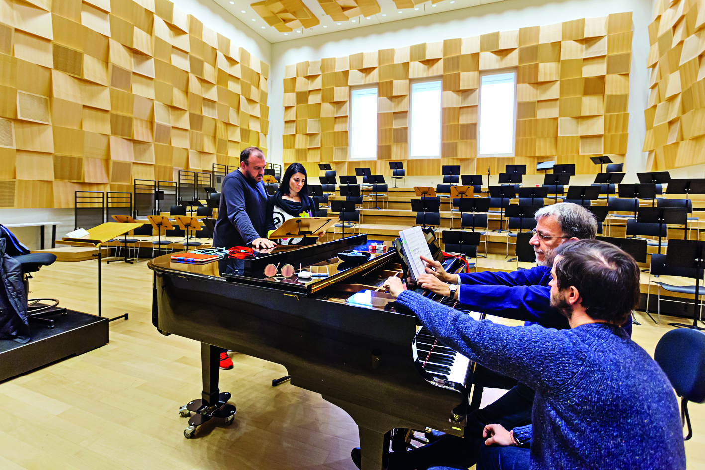 H Λυρική… πίσω από τη Σκηνή