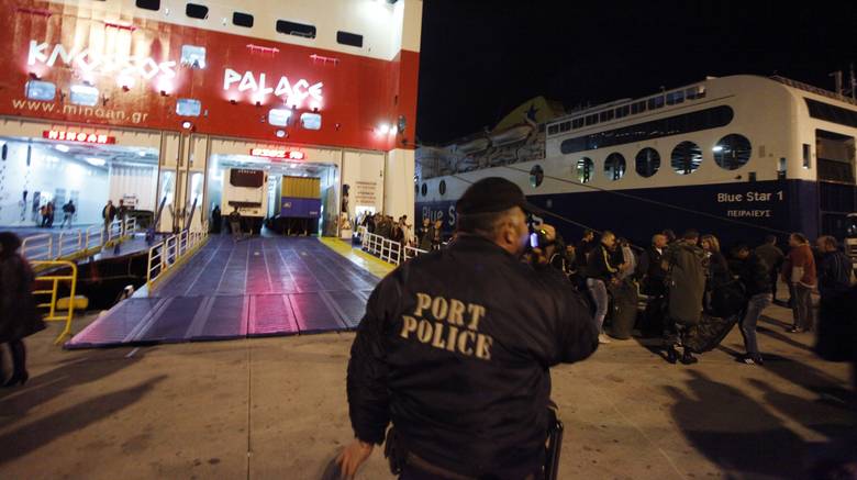 Επέστρεψε στο λιμάνι το Κνωσός Παλάς λόγω καρδιακού επεισοδίου