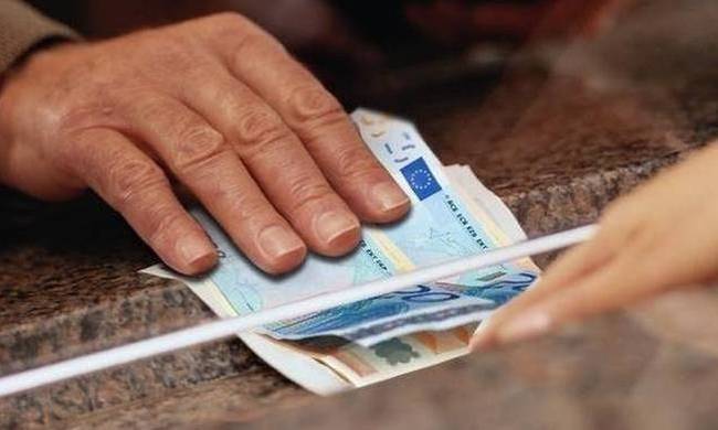 Προεκλογικές αυξήσεις συντάξεων και κατώτατου μισθού