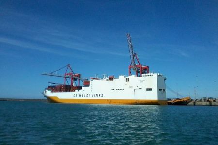 Εφοδος των ειδικών δυνάμεων για ανακατάληψη πλοίου στην Αγγλία