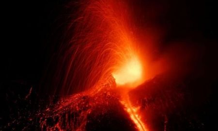 Εξερράγη η Αίτνα – κλειστό το αεροδρόμιο στις ανατολικές ακτές της Σικελίας