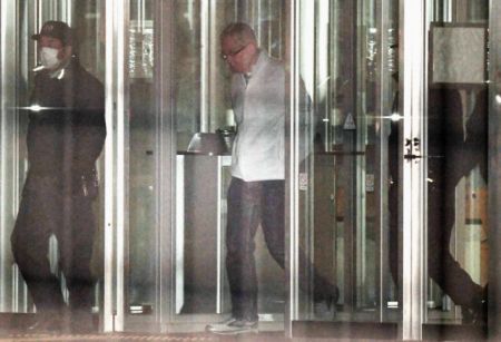 Ελεύθερος με εγγύηση ο στενός συνεργάτης του πρώην αφεντικού της Nissan