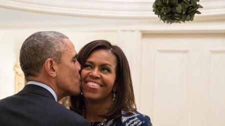 Μπαράκ Ομπάμα : Το τρυφερό φιλί στην Μισέλ