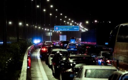 Επιστροφή των Χριστουγέννων: Ουρές χιλιομέτρων στην Αθηνών – Λαμίας