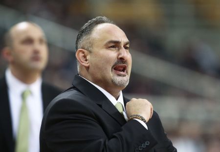 Ερνάκ: «Στον Ολυμπιακό αρέσουν έλεγχος ρυθμού, άμυνα στο ζωγραφιστό»