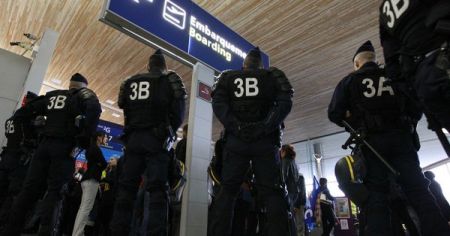 Παρίσι: Συναγερμός λόγω δύο ανδρών με αεροβόλα στο Σαρλ ντε Γκωλ