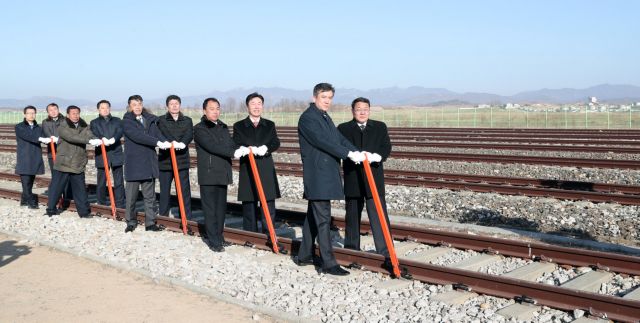 Νότια και Β. Κορέα:  Εγκαίνια της οδικής και σιδηροδρομικής διασύνδεσής τους
